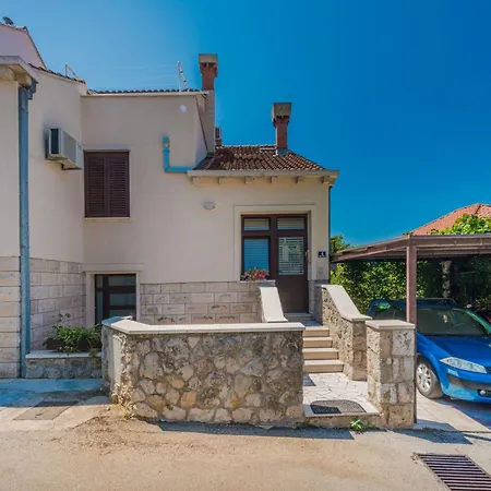 Geraeumige Mit Eigener Terrasse By Interhome 두브로브니크