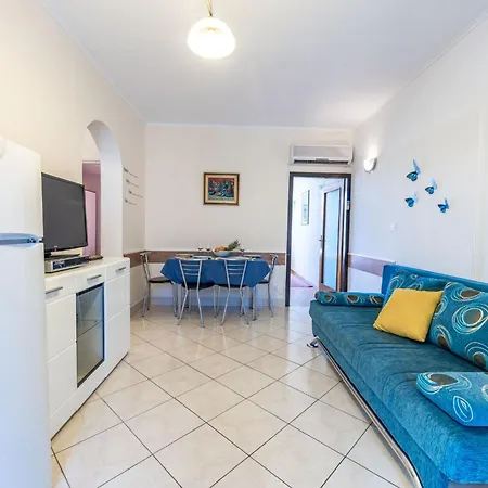 Geraeumige Mit Eigener Terrasse By Interhome 두브로브니크