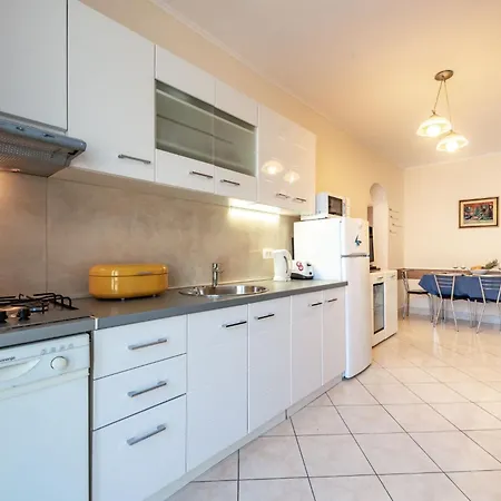 Geraeumige Mit Eigener Terrasse By Interhome *