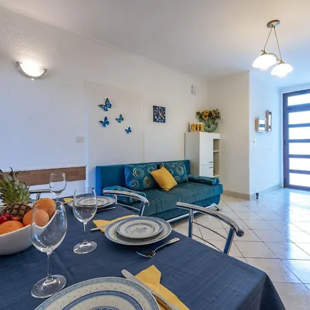 Apartman Geraeumige Mit Eigener Terrasse By Interhome
