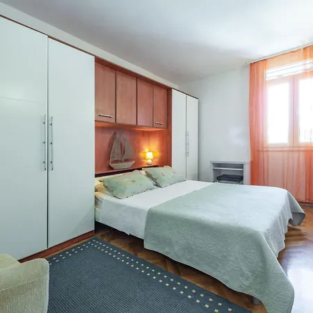 Geraeumige Mit Eigener Terrasse By Interhome Apartman Dubrovnik