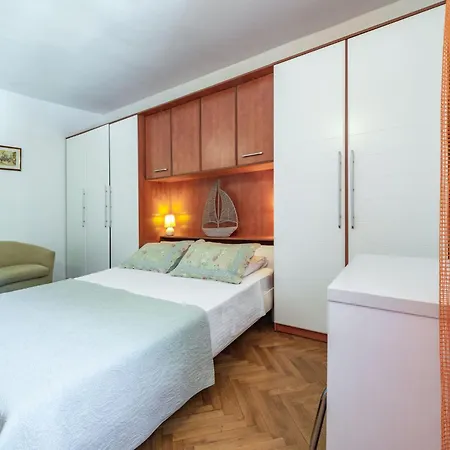 Apartman Geraeumige Mit Eigener Terrasse By Interhome Dubrovnik