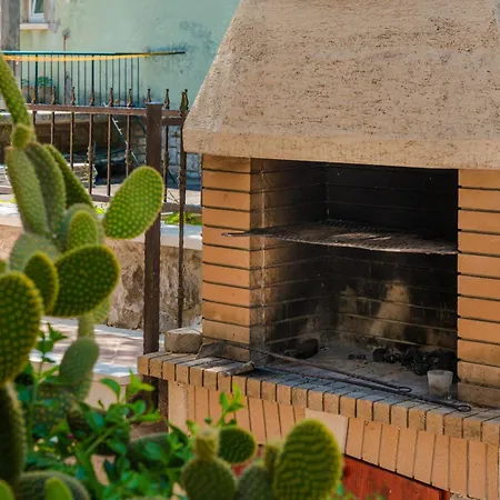 Geraeumige Mit Eigener Terrasse By Interhome Apartman *