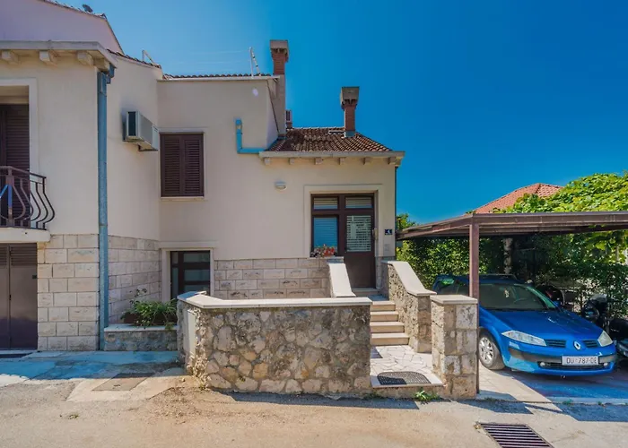 Geraeumige Mit Eigener Terrasse By Interhome 두브로브니크