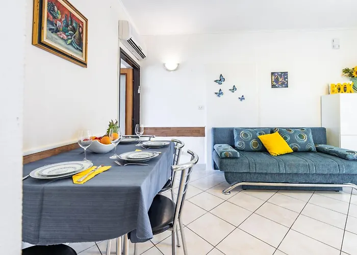 Geraeumige Mit Eigener Terrasse By Interhome 아파트 *