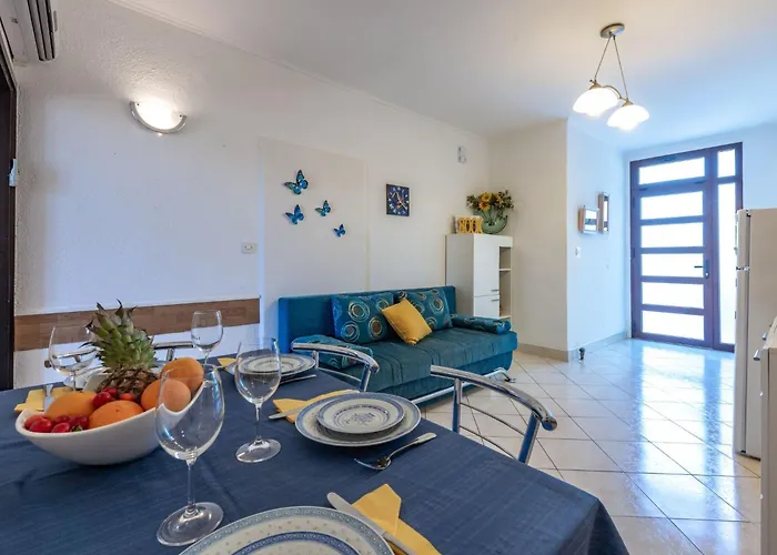 아파트 Geraeumige Mit Eigener Terrasse By Interhome