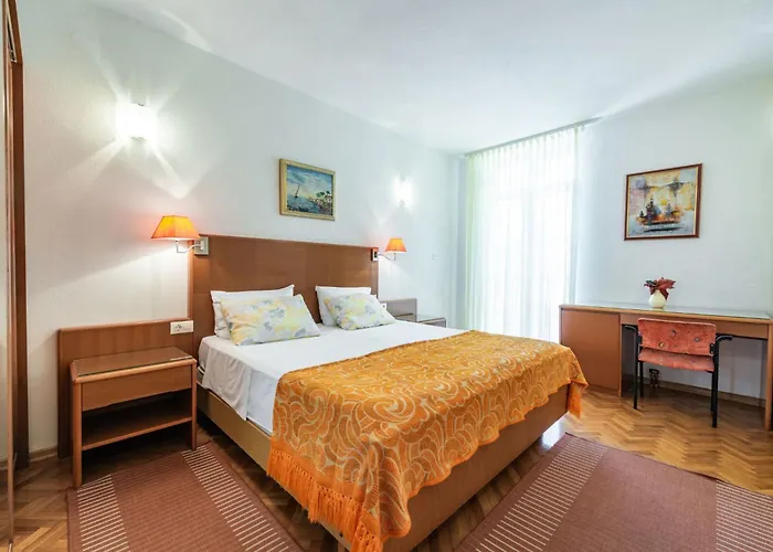 아파트 Geraeumige Mit Eigener Terrasse By Interhome