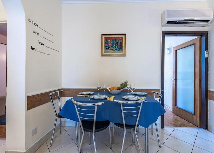 Geraeumige Mit Eigener Terrasse By Interhome 아파트