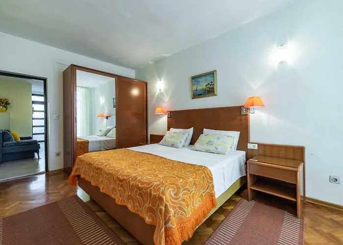 Geraeumige Mit Eigener Terrasse By Interhome 아파트 *