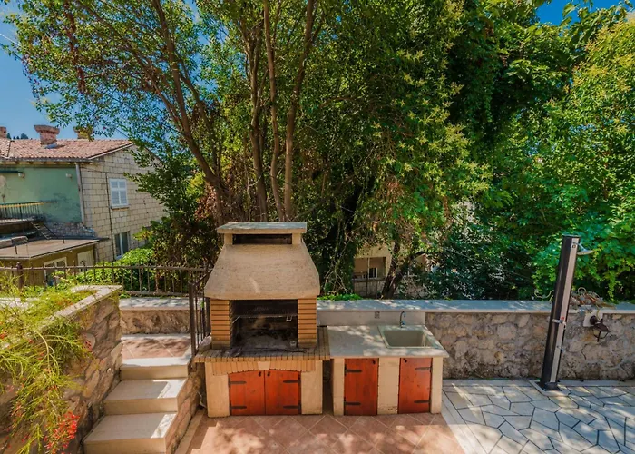 Geraeumige Mit Eigener Terrasse By Interhome 두브로브니크