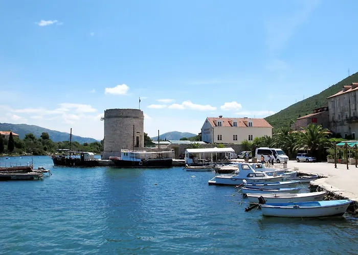 Geraeumige Mit Eigener Terrasse By Interhome *