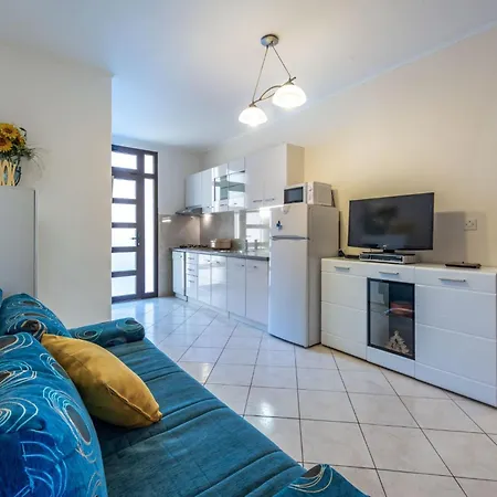 Geraeumige Mit Eigener Terrasse By Interhome * Dubrovník